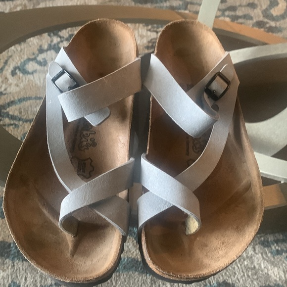 Never worn before Birkenstock sandals with toe strap - Picture 2 of 7